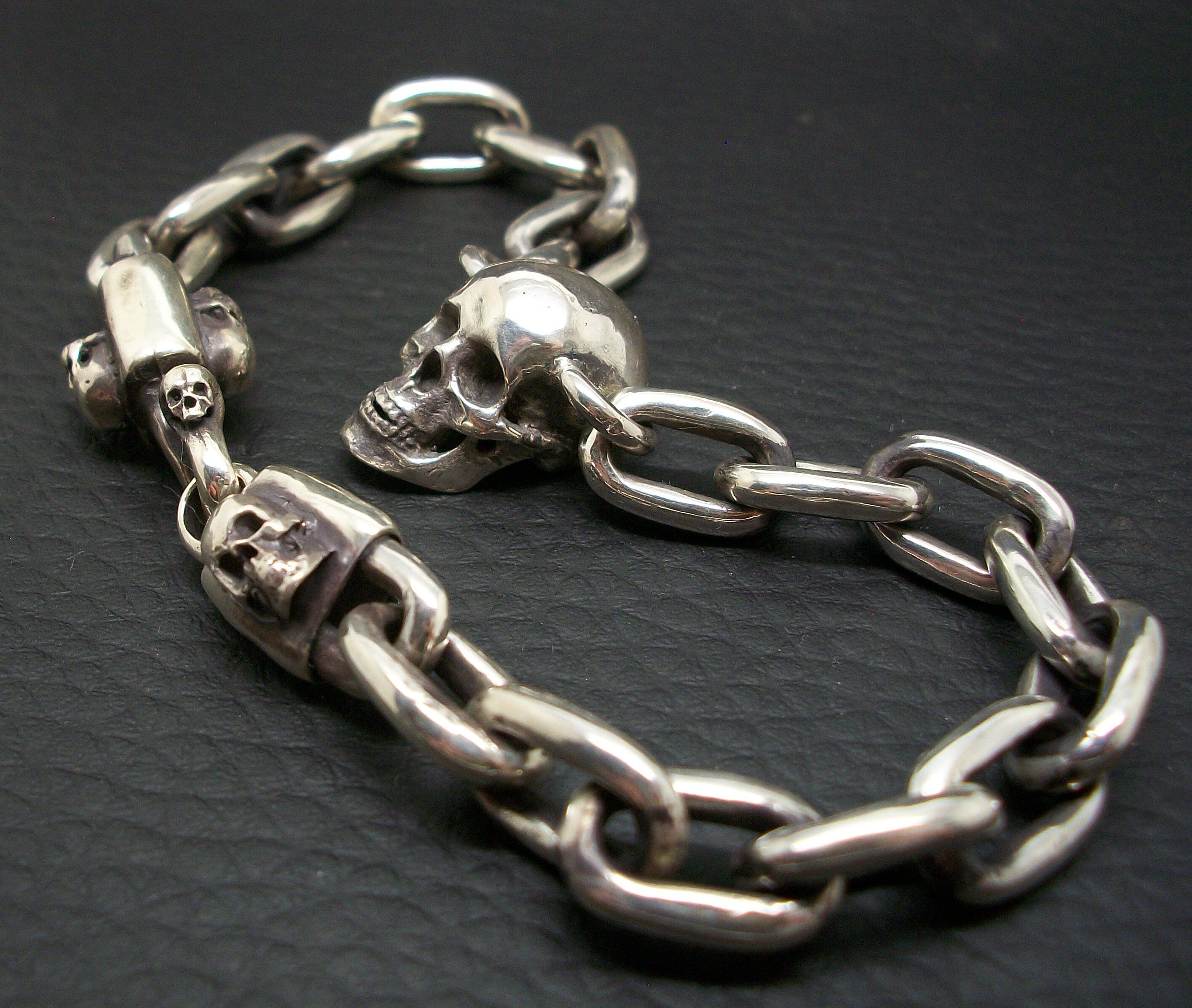 Skull Bracelet - Sterling Silver Skull Bracelet Oval chain. Hook closure