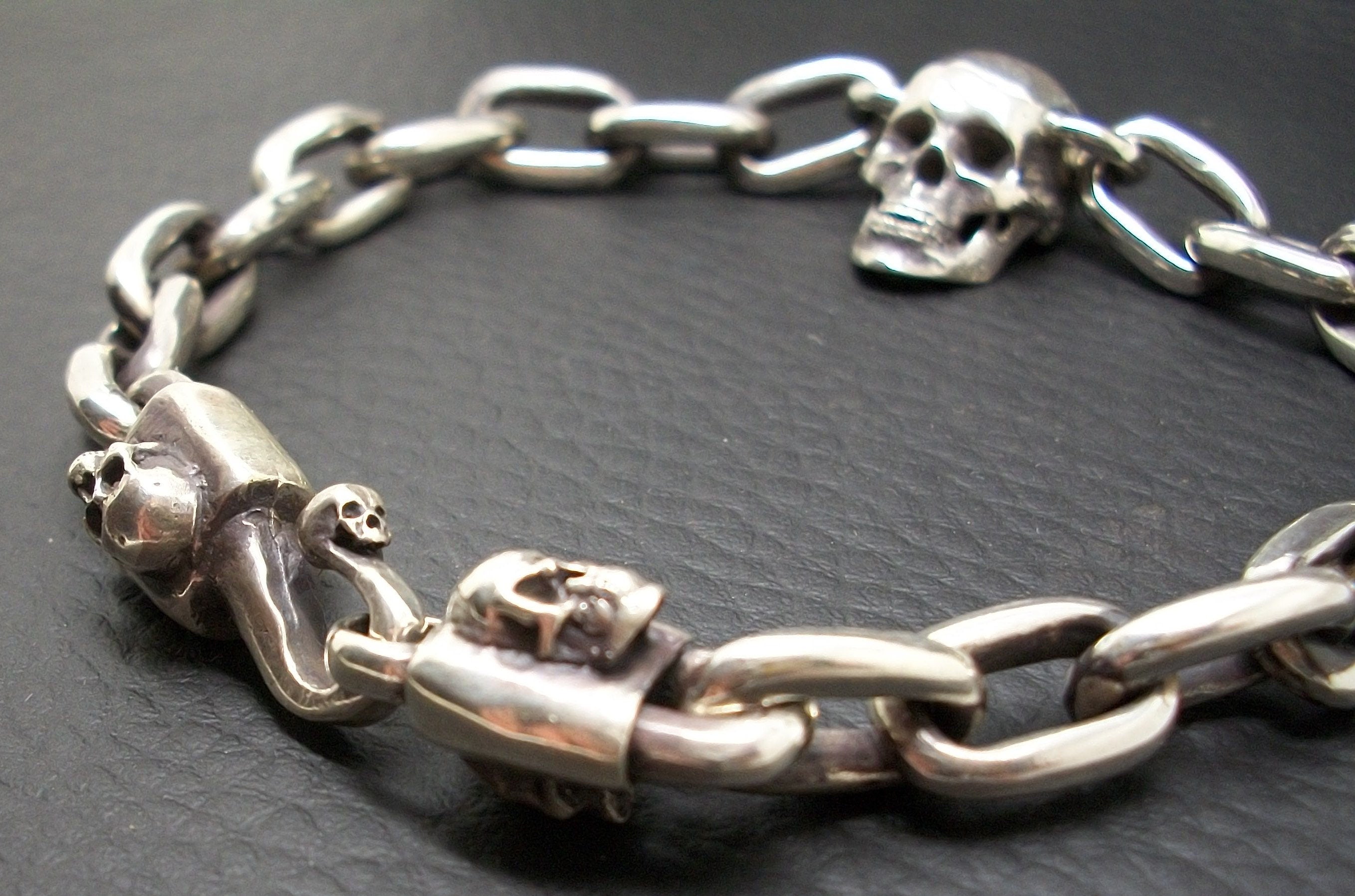 Skull Bracelet - Sterling Silver Skull Bracelet Oval chain. Hook closure