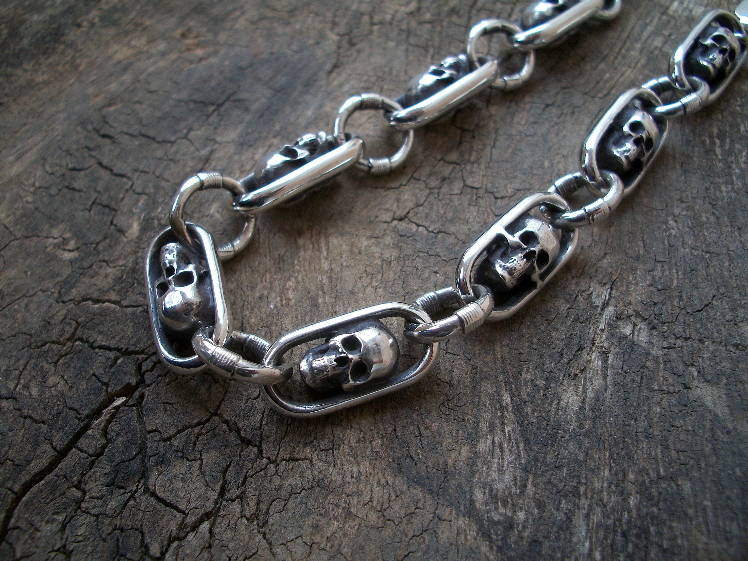 Skull Bracelet - Sterling Silver Skull Bracelet Oval chain. Lobster Closure