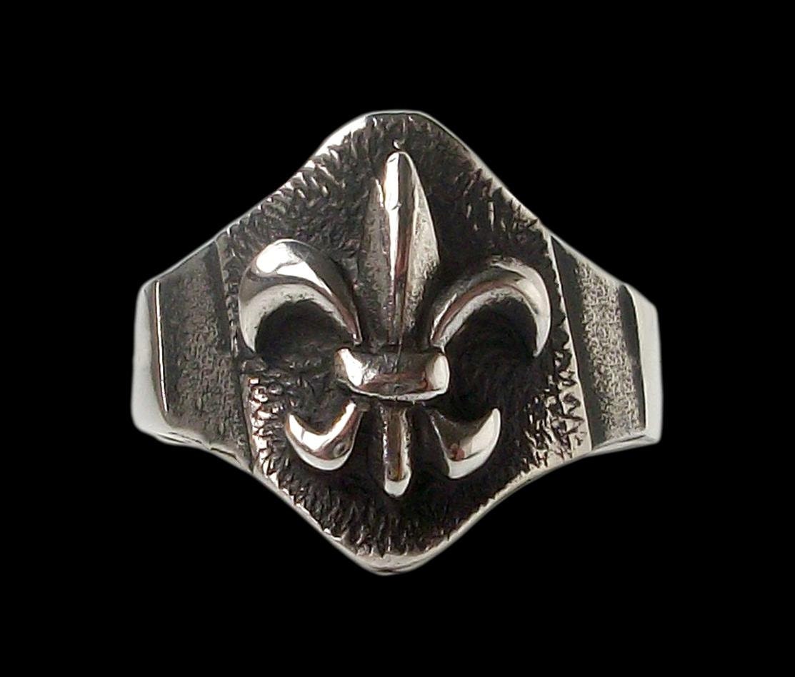 Fleur de lis ring - Sterling Silver Fleur de Lis ring - powerful wisdom protection charm - All Sizes