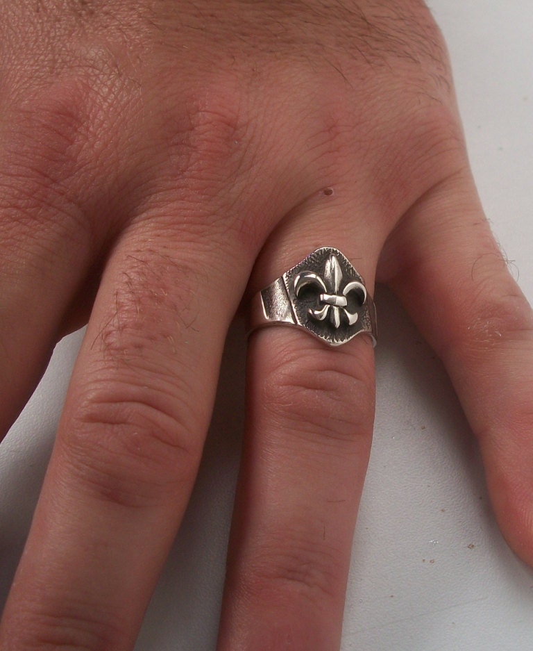 Fleur de lis ring - Sterling Silver Fleur de Lis ring - powerful wisdom protection charm - All Sizes